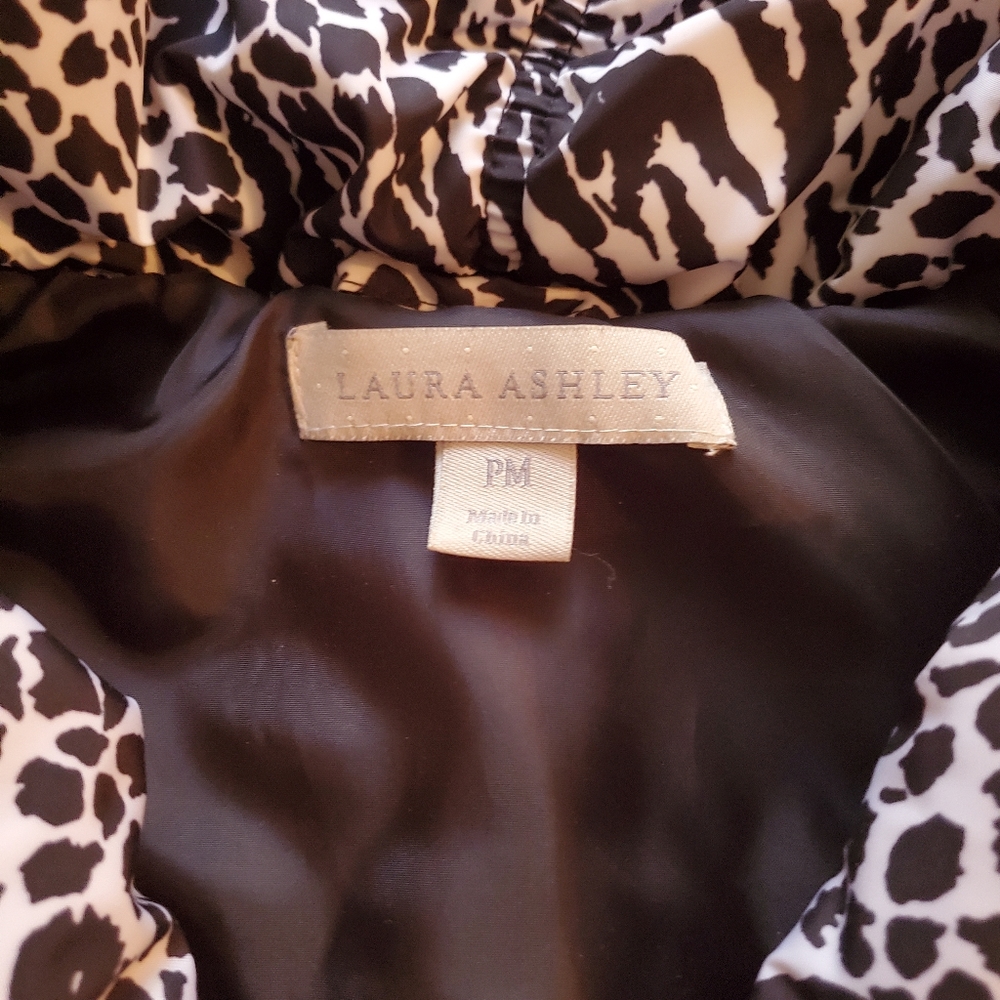 Vests - Picture 5 of 5